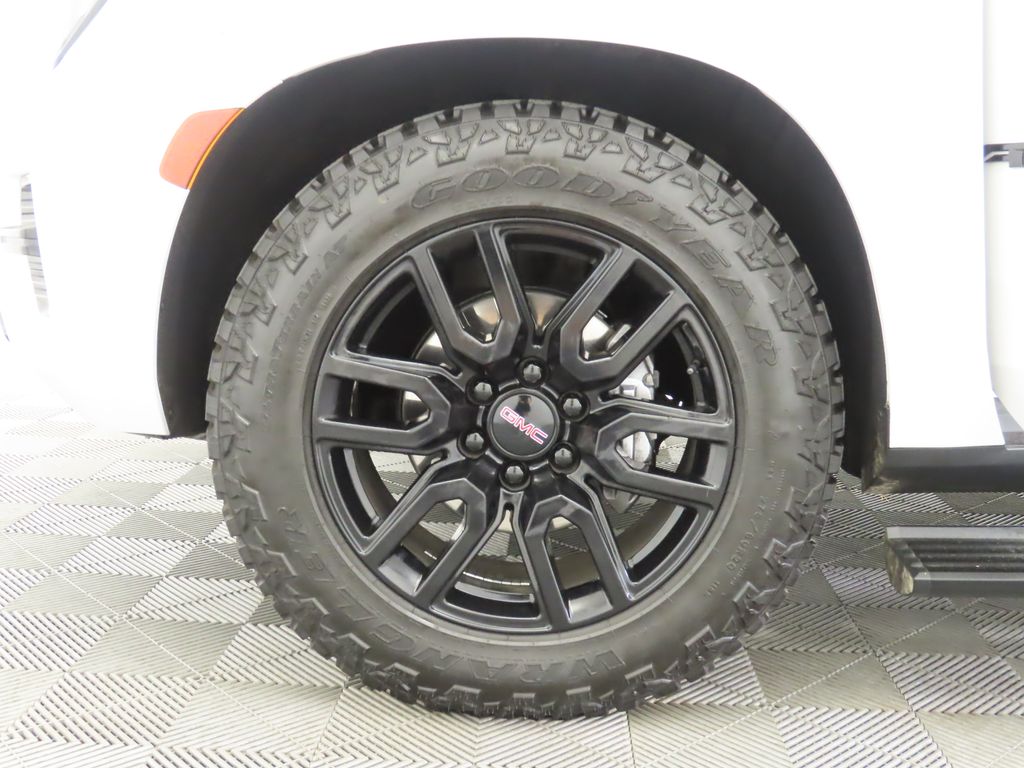 Thumbnail: 2023 GMC Yukon XL - 32