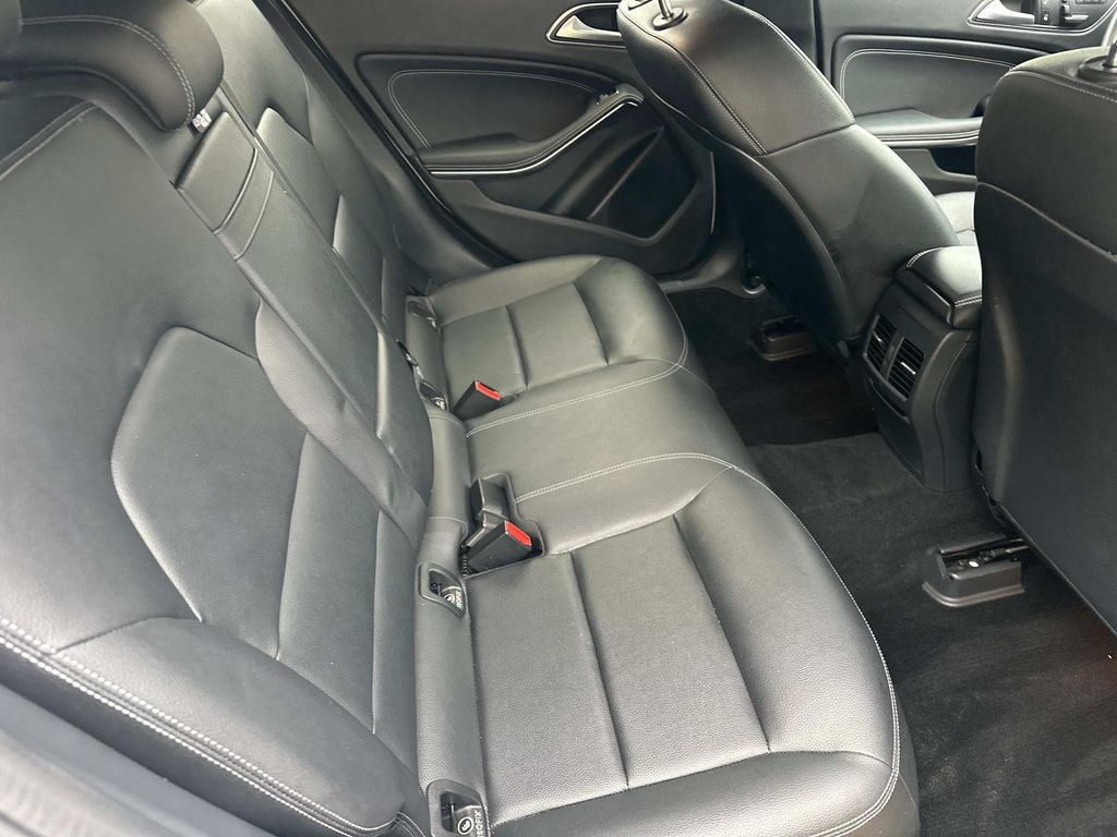 Thumbnail: 2017 Mercedes-Benz GLA - 24