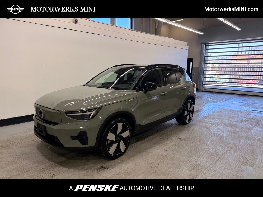 Thumbnail: 2023 Volvo XC40 - 1