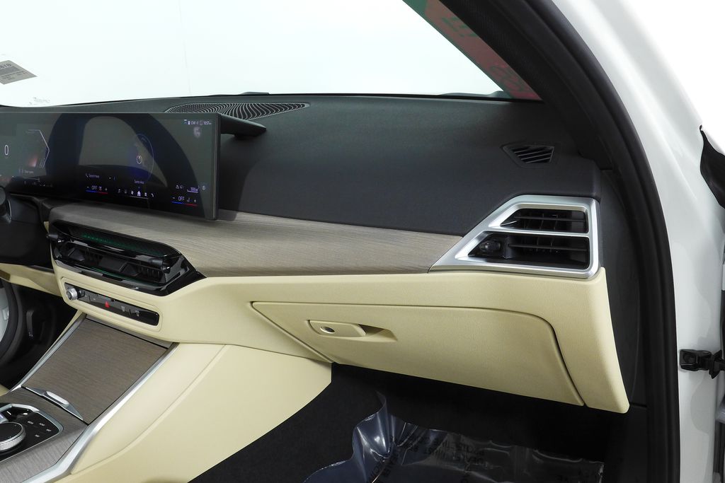Thumbnail: 2025 BMW 3 Series - 14