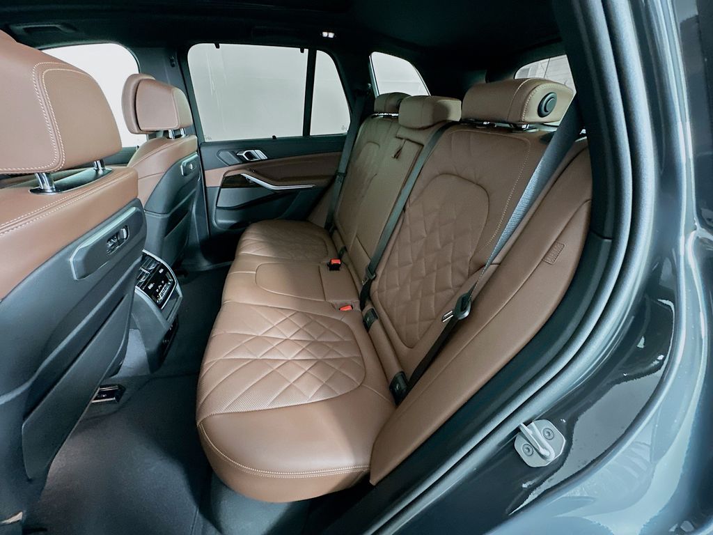 Thumbnail: 2026 BMW X5 - 17