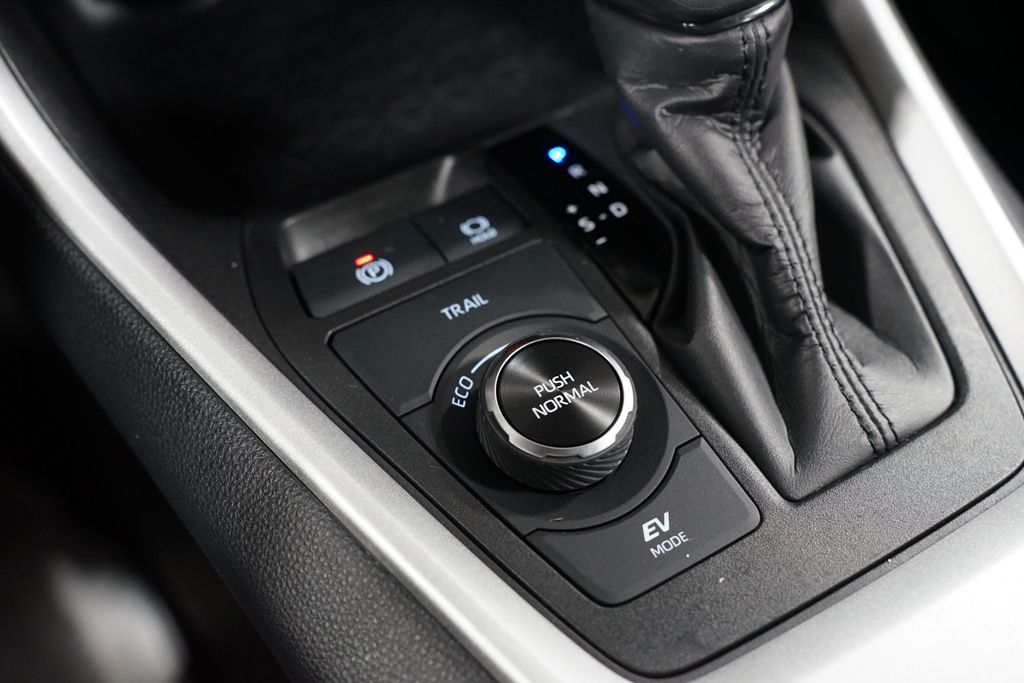 Thumbnail: 2025 Toyota RAV4 - 23