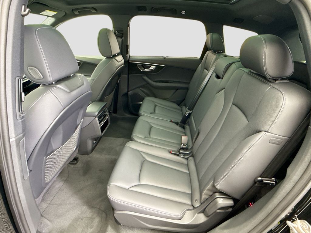 Thumbnail: 2026 Audi Q7 - 21