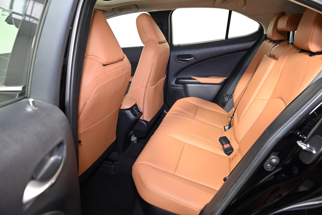 Thumbnail: 2021 Lexus UX - 26