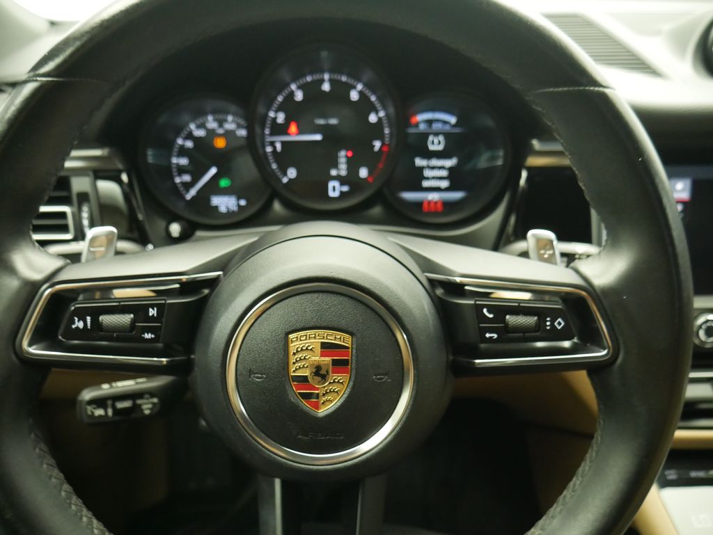 Thumbnail: 2023 Porsche Macan - 31