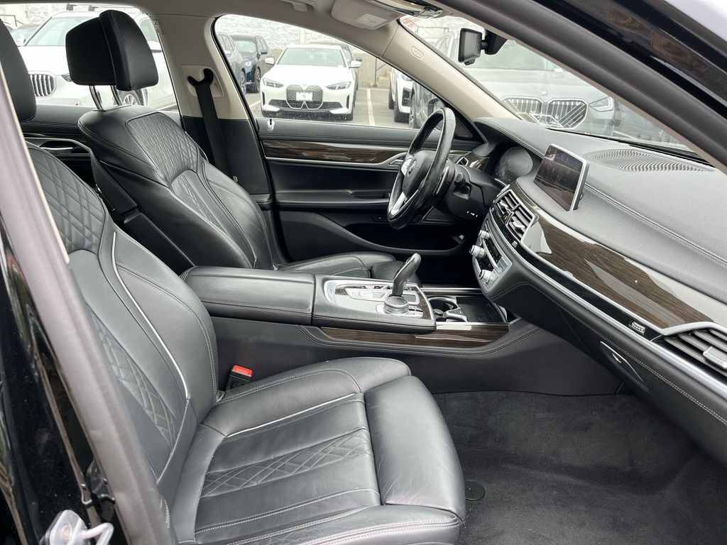 Thumbnail: 2020 BMW 7 Series - 23