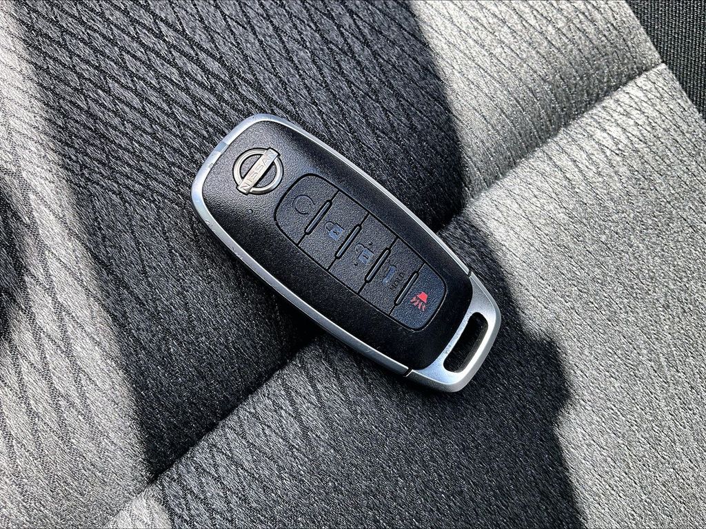 2025 Nissan Rogue — photo 29
