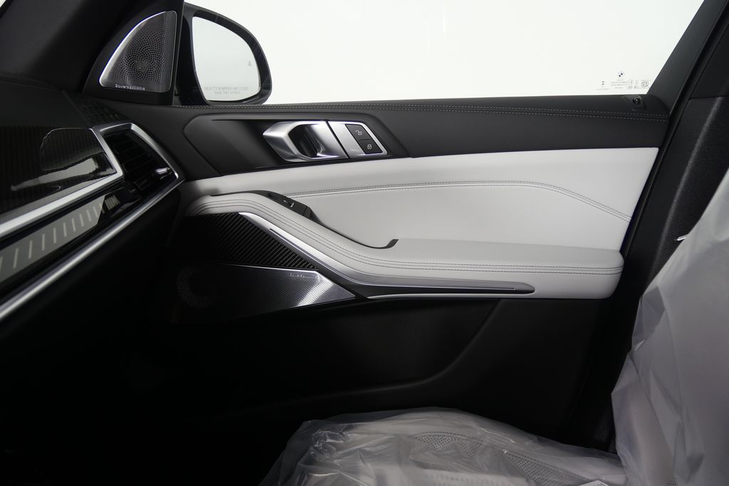 2026 BMW X5 M60i 23