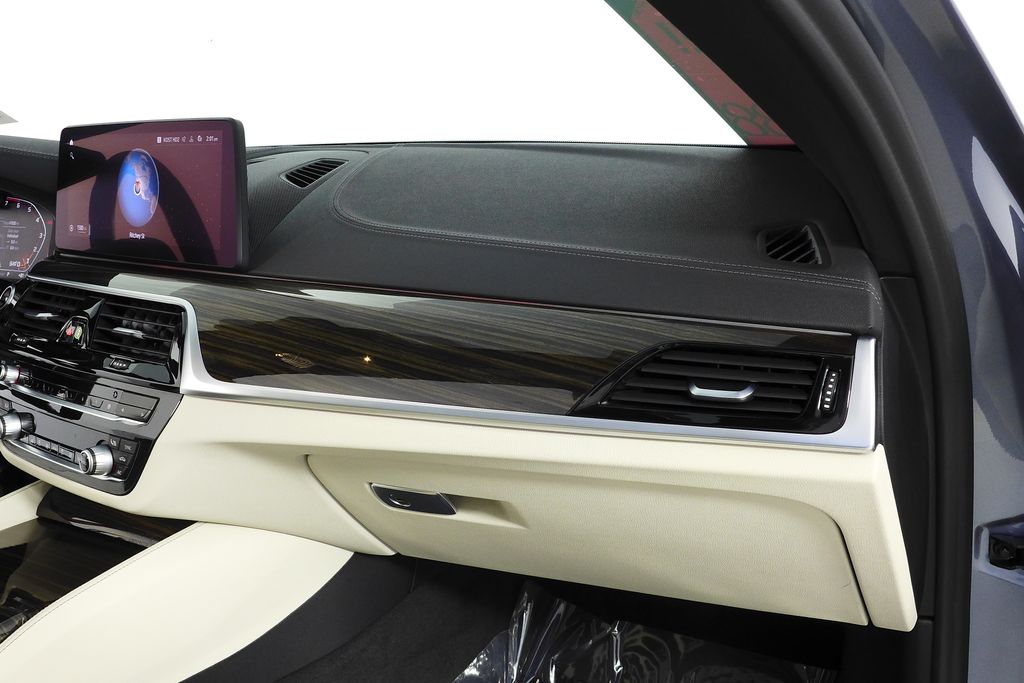 Thumbnail: 2021 BMW 5 Series - 14