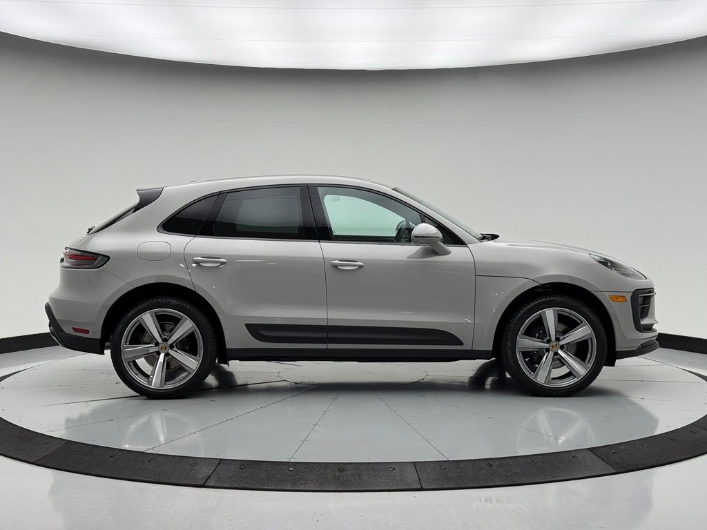 Thumbnail: 2026 Porsche Macan - 10