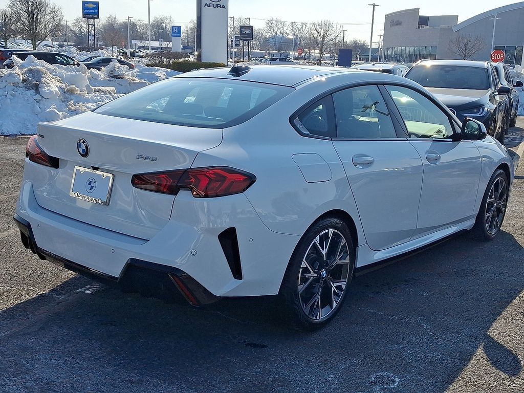 Thumbnail: 2025 BMW 2 Series - 6