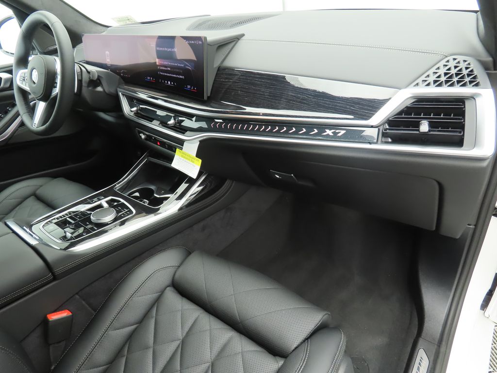 Thumbnail: 2026 BMW X7 - 17