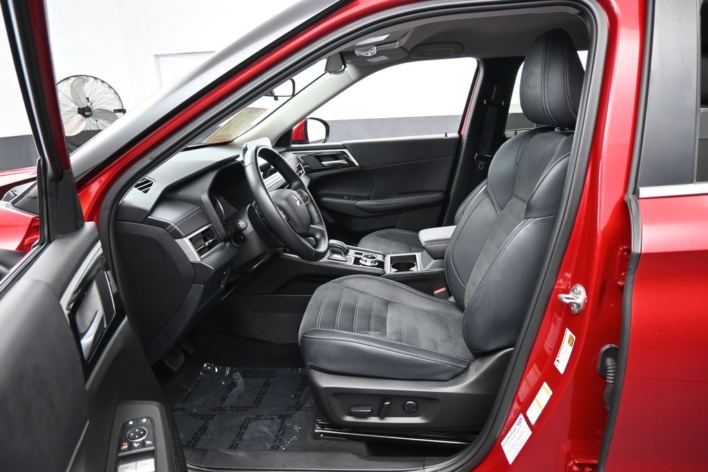 Used 2024 Red Mitsubishi SE Black Edition image 11