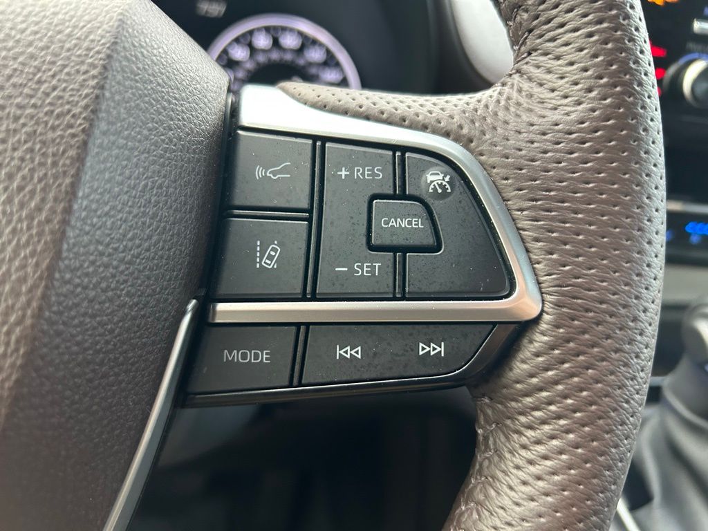 Thumbnail: 2024 Toyota Sienna - 21