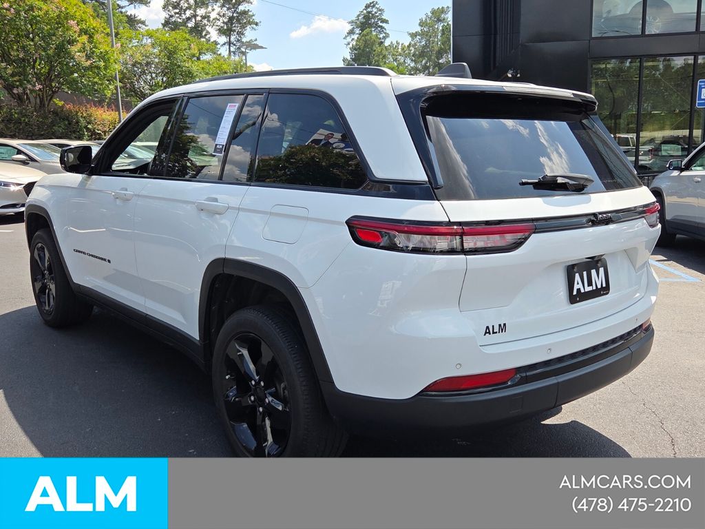 Used 2023 White Jeep Altitude image 14