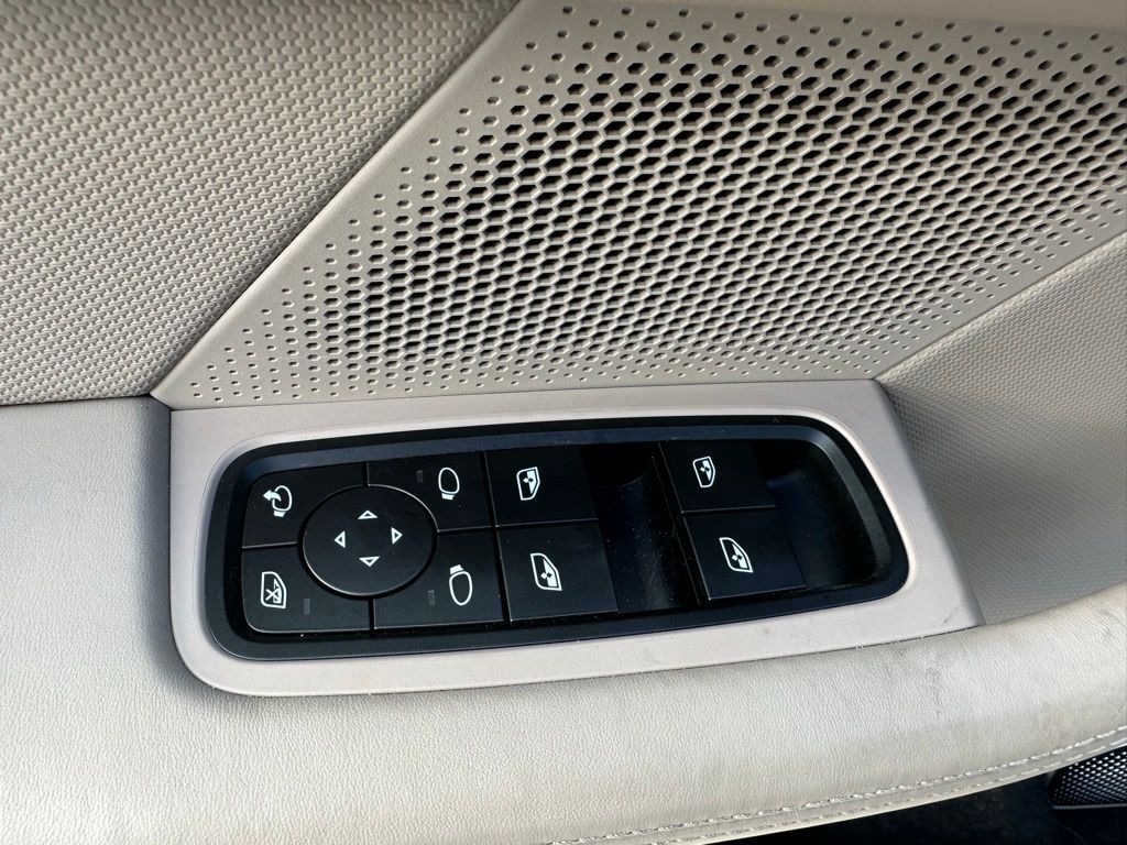 Thumbnail: 2025 Porsche Taycan - 21