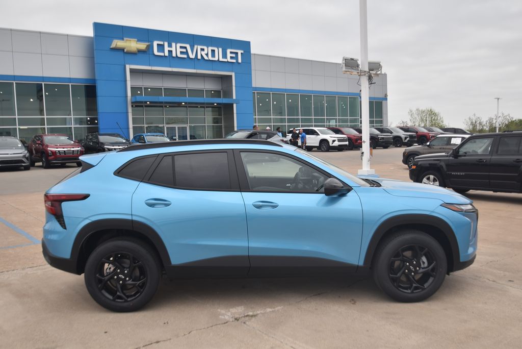 View vehicle photo 3