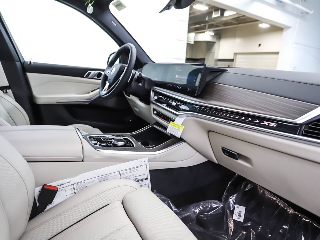 Thumbnail: 2026 BMW X5 - 29