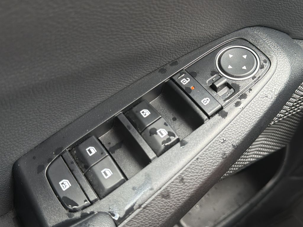 Used 2025 Kia Seltos SUV