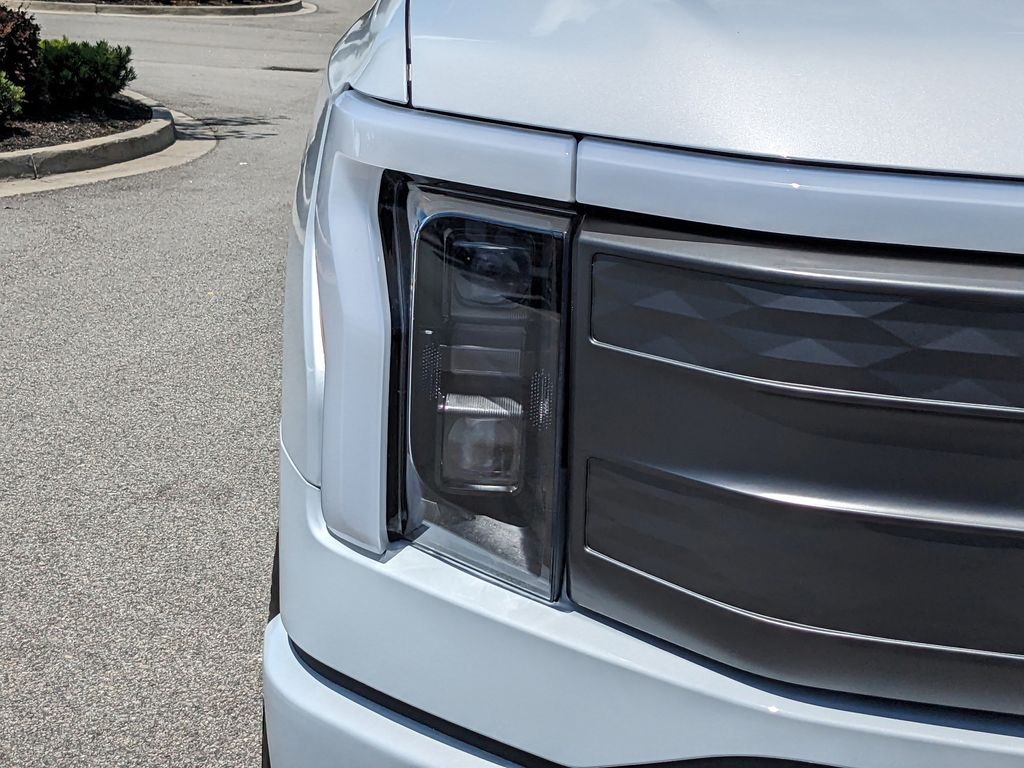 2025 Ford F-150 Lightning Lariat