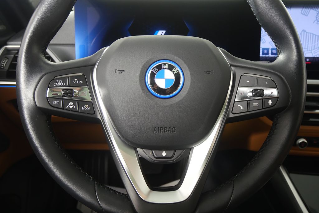Thumbnail: 2023 BMW i4 - 15