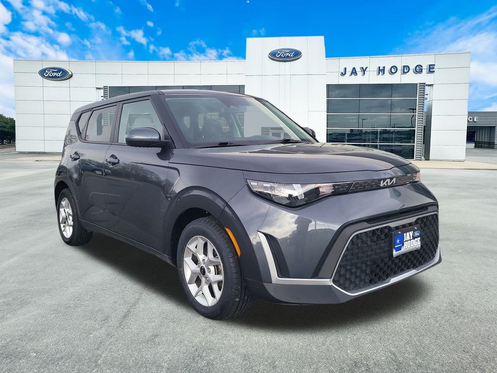2024 Kia Soul LX FWD