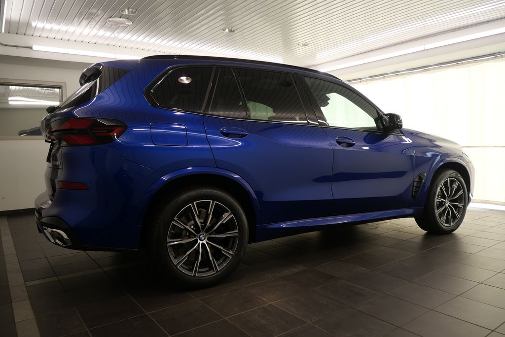 2025 BMW X5 M60i 8