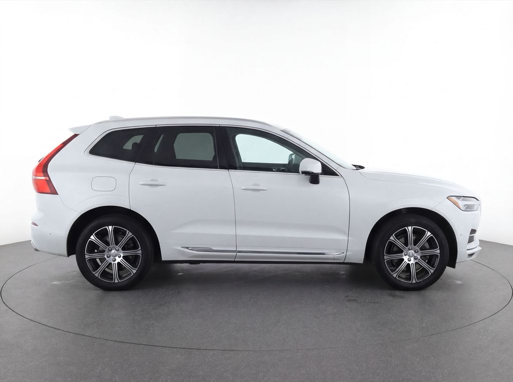 Thumbnail: 2021 Volvo XC60 - 7