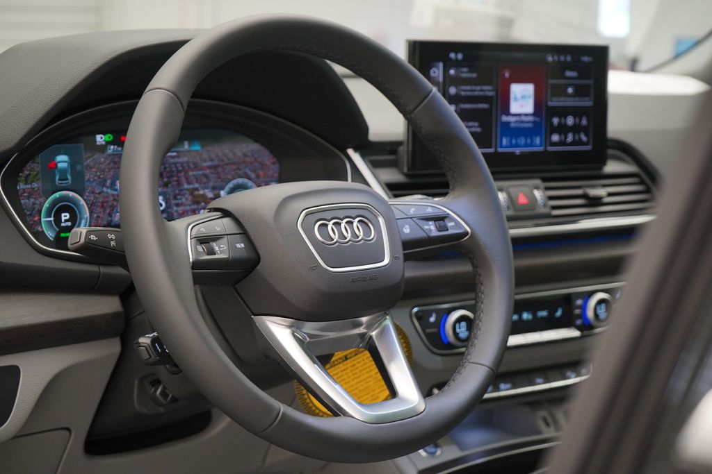 2025 Audi Q5 e  8