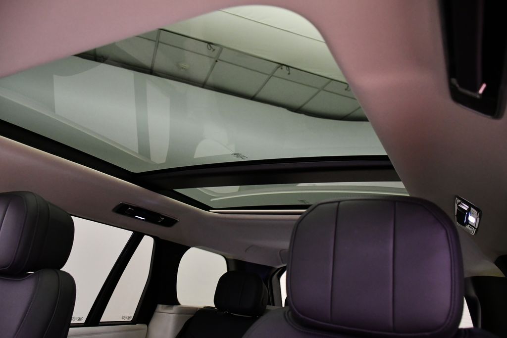 Thumbnail: 2022 Land Rover Range Rover - 16