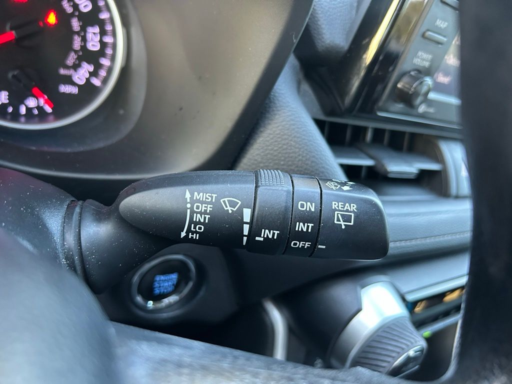 Thumbnail: 2022 Toyota RAV4 - 20