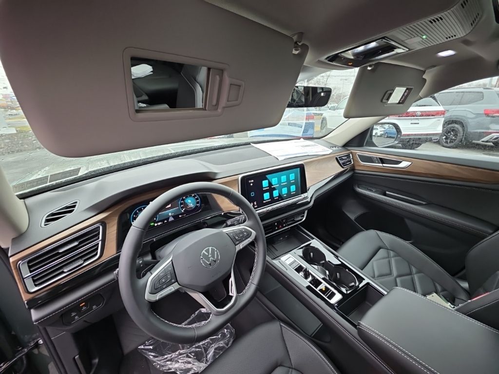 2026 Volkswagen Atlas 2.0T SE w/Technology Green at Sutliff Volkswagen
