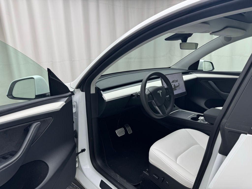 Thumbnail: 2023 Tesla Model Y - 4