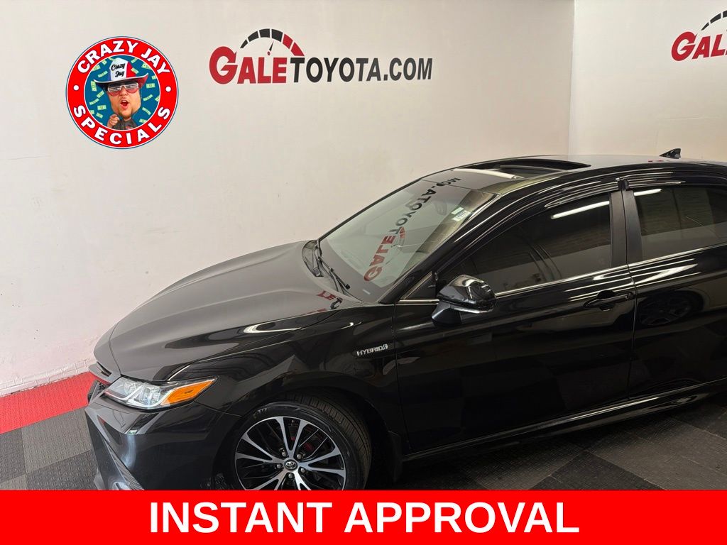Used 2018 Toyota Camry Hybrid Sedan