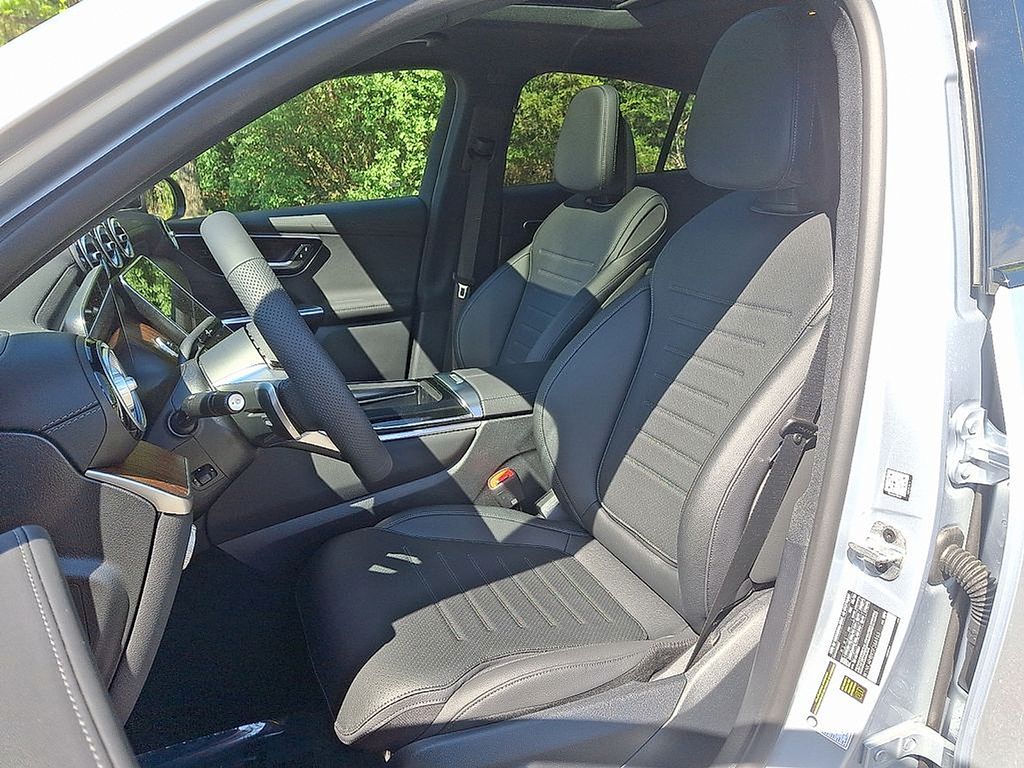 Thumbnail: 2025 Mercedes-Benz GLC - 10