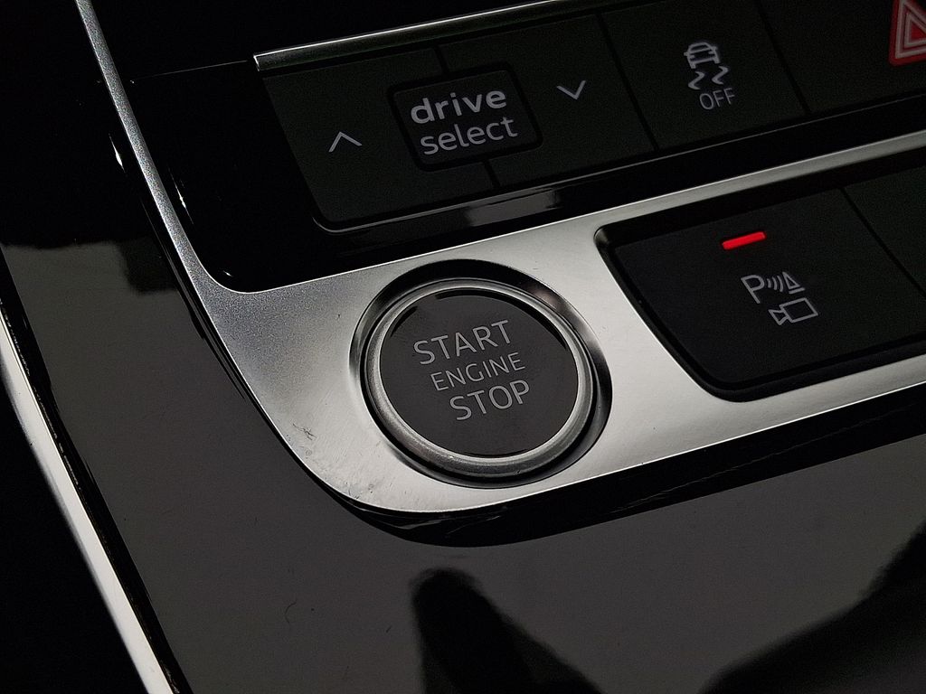 Thumbnail: 2023 Audi Q7 - 24