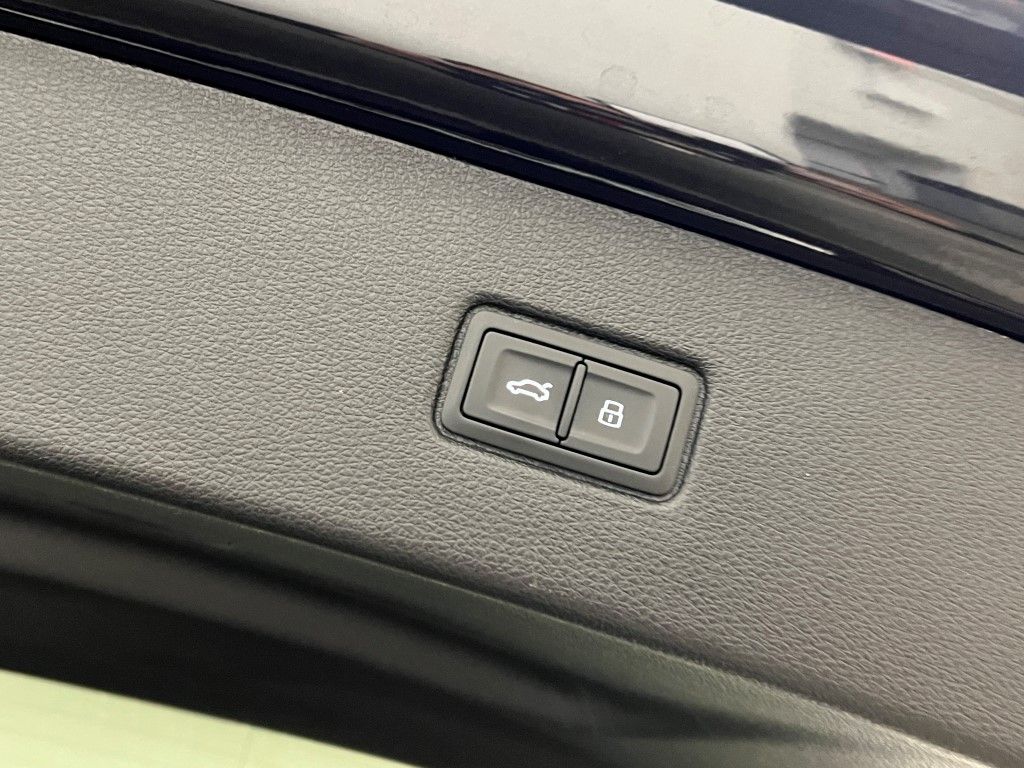 Thumbnail: 2021 Audi SQ7 - 10