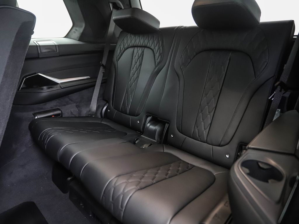 Thumbnail: 2026 BMW X7 - 25