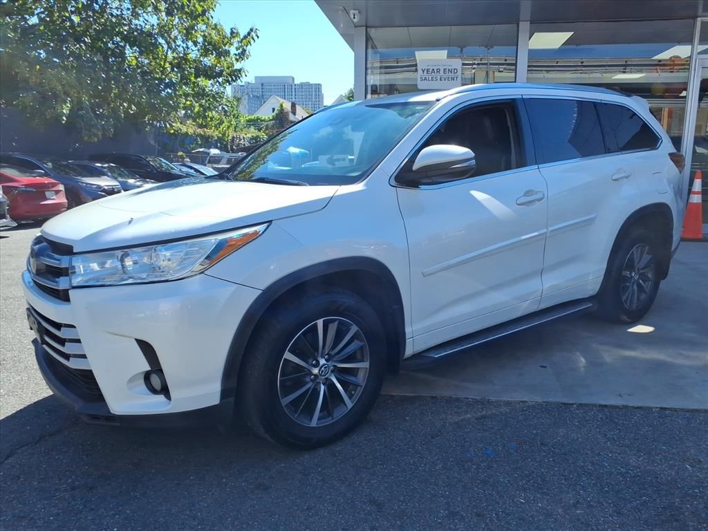 2017 Toyota Highlander XLE photo 4