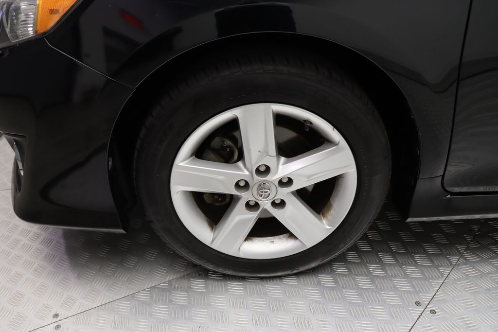 2014 Toyota Camry SE 4