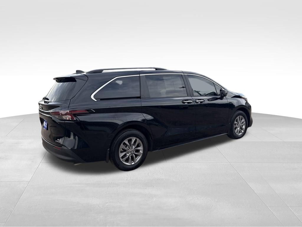 Used 2024 Toyota Sienna Van