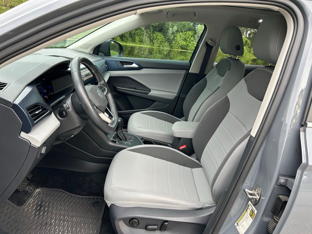 2022 Volkswagen Taos SE 14