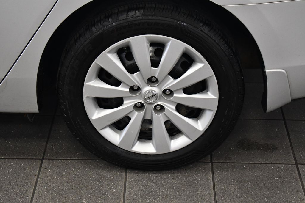 Thumbnail: 2015 Nissan Sentra - 13