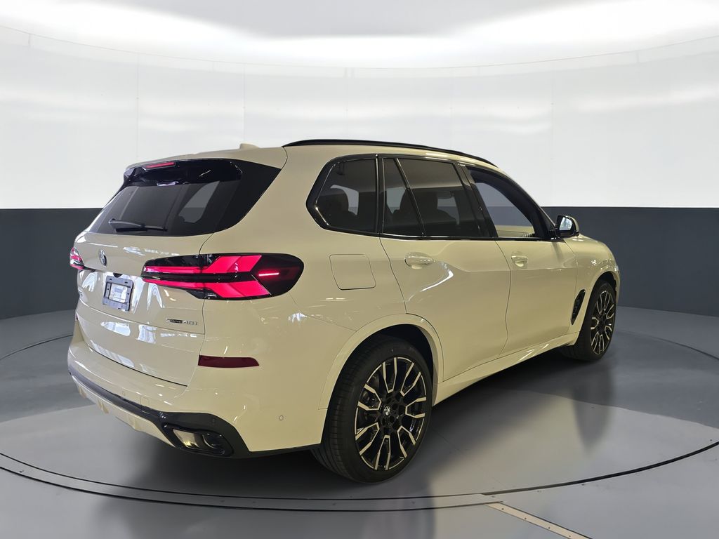 Used 2026 White BMW sDrive40i image 3