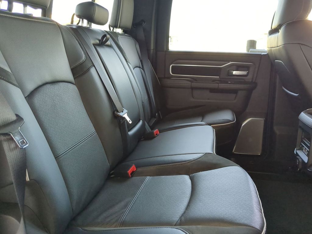 2026 RAM 3500 Laramie - Photo 7