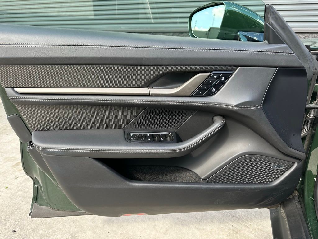 Thumbnail: 2025 Porsche Taycan - 18