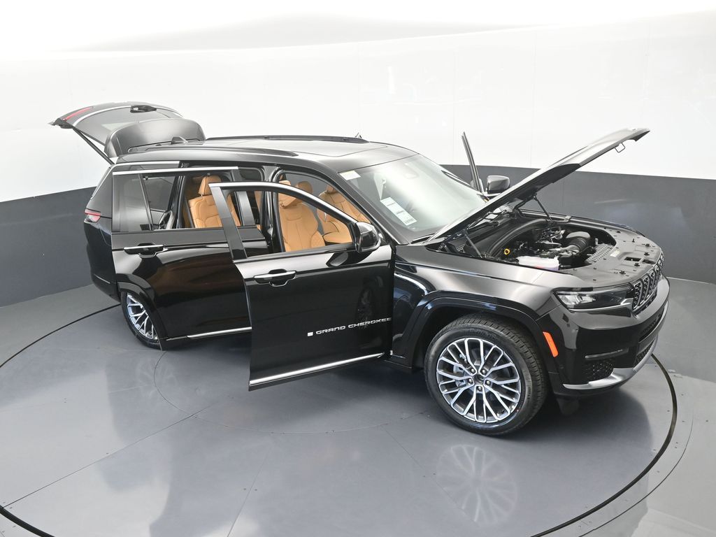 New 2025 Diamond Black Crystal Pearlcoat Jeep Summit image 81
