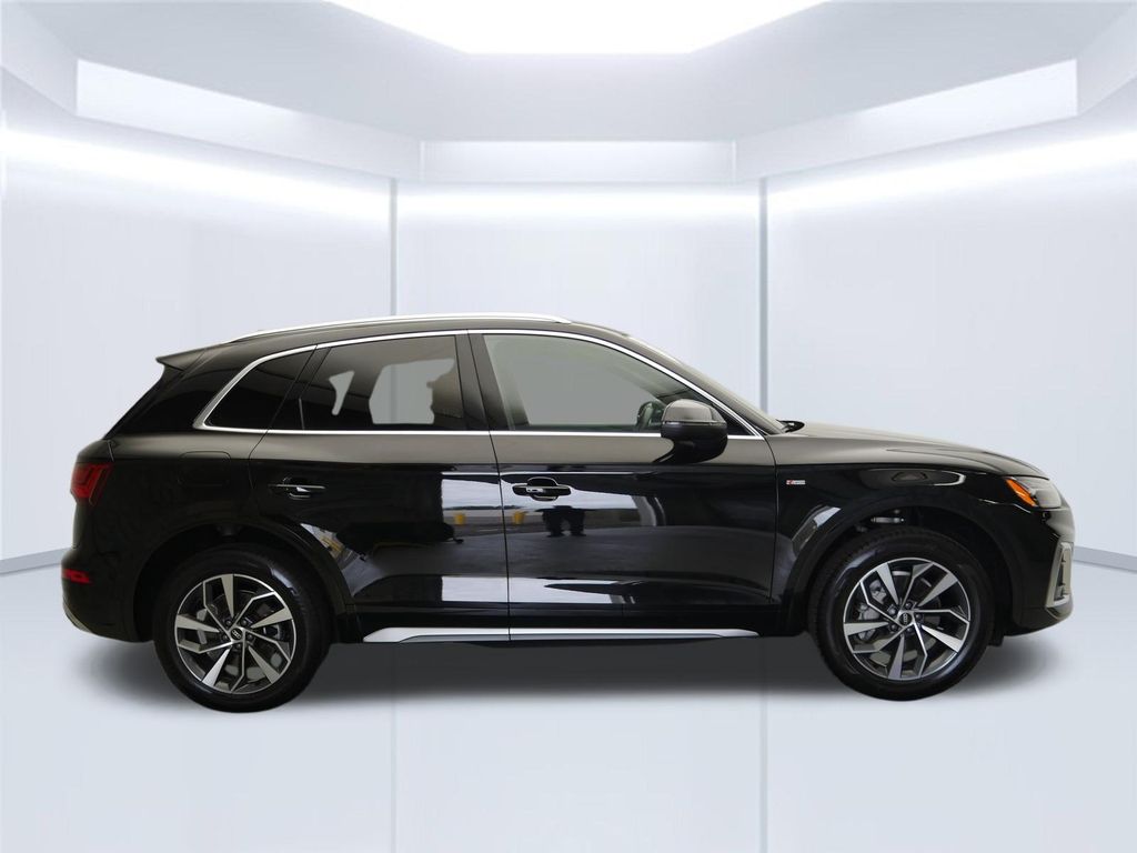 Thumbnail: 2023 Audi Q5 - 9