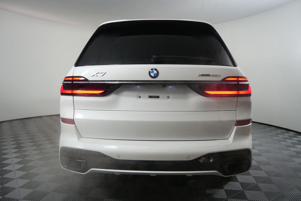 Thumbnail: 2026 BMW X7 - 4