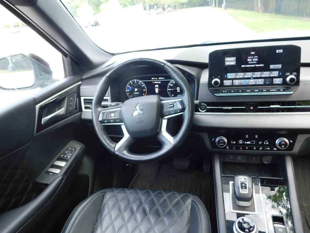 Thumbnail: 2023 Mitsubishi Outlander - 3